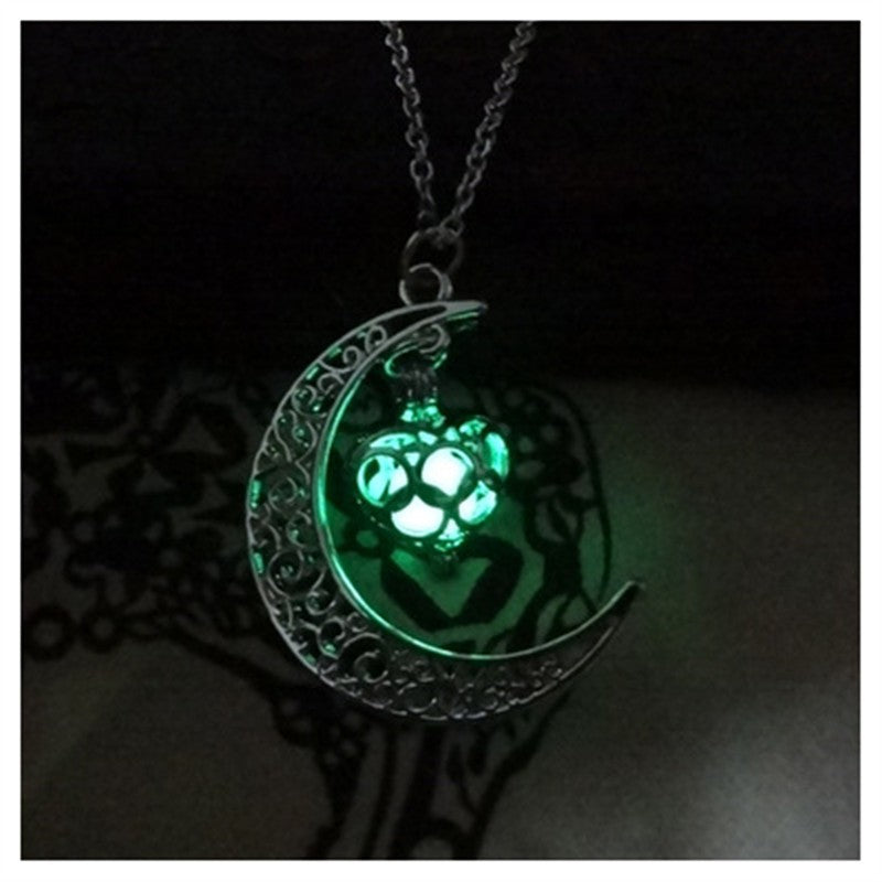 ShineLuxe™ Glowing Silver Pendant Necklace