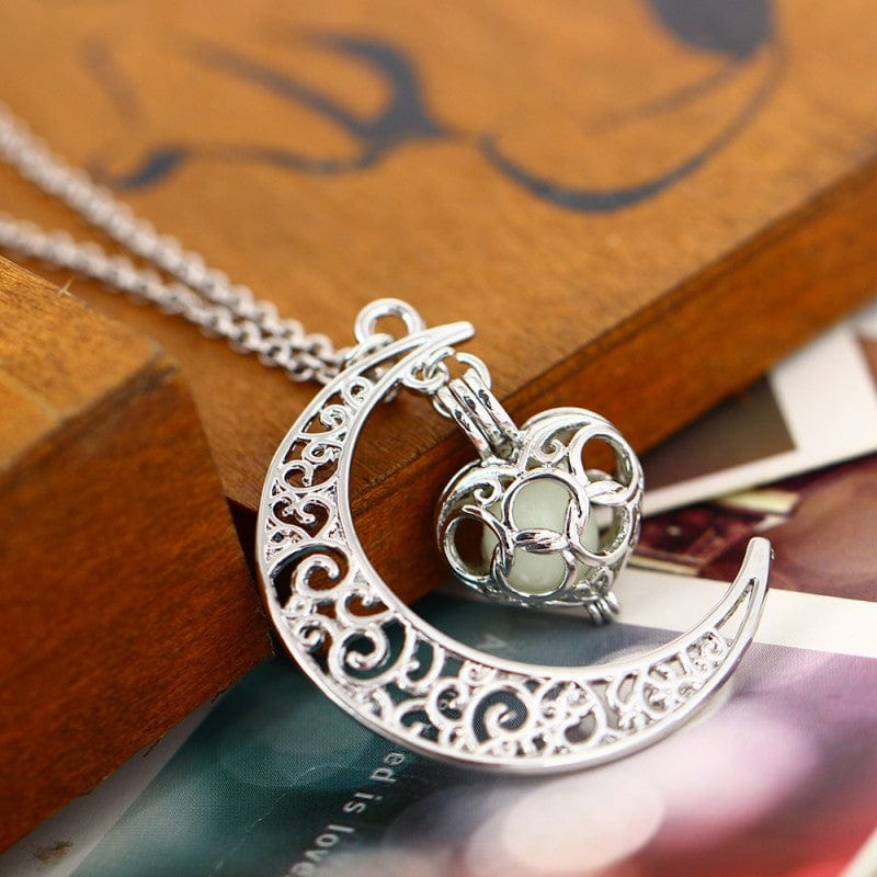 ShineLuxe™ Glowing Silver Pendant Necklace