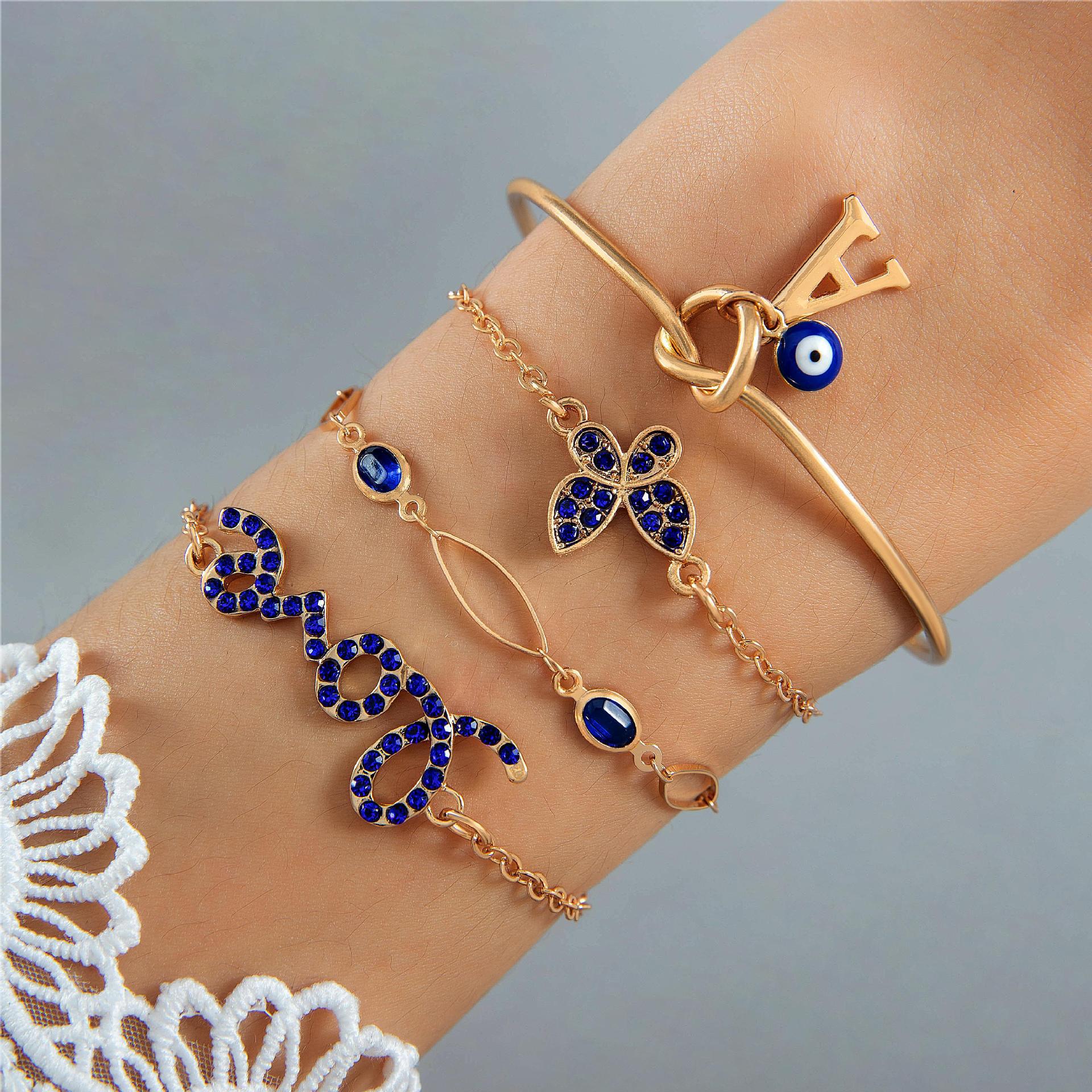 Bracelet Set With Rhinestones Design